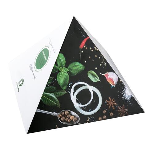 Papier Pyramide mit vier Seiten.