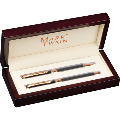 Black writing set with ballpoint pen and fountain pen in a gift box.